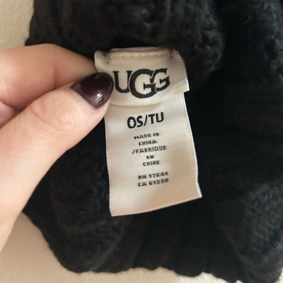UGG Black Plush Scarf And Knit Beanie - Picture 4 of 5